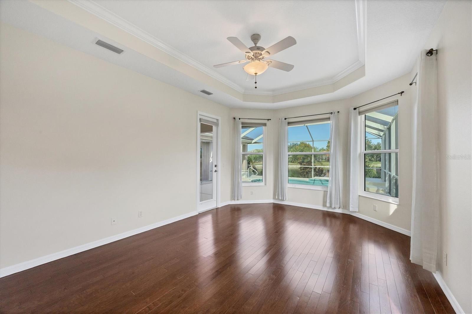 Image 21 of 40 For 327 Park Trace Boulevard