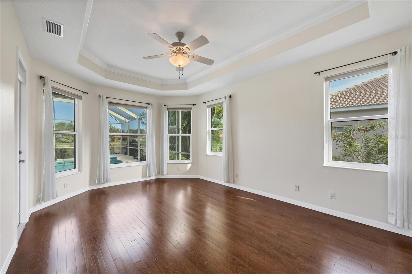 Image 22 of 40 For 327 Park Trace Boulevard