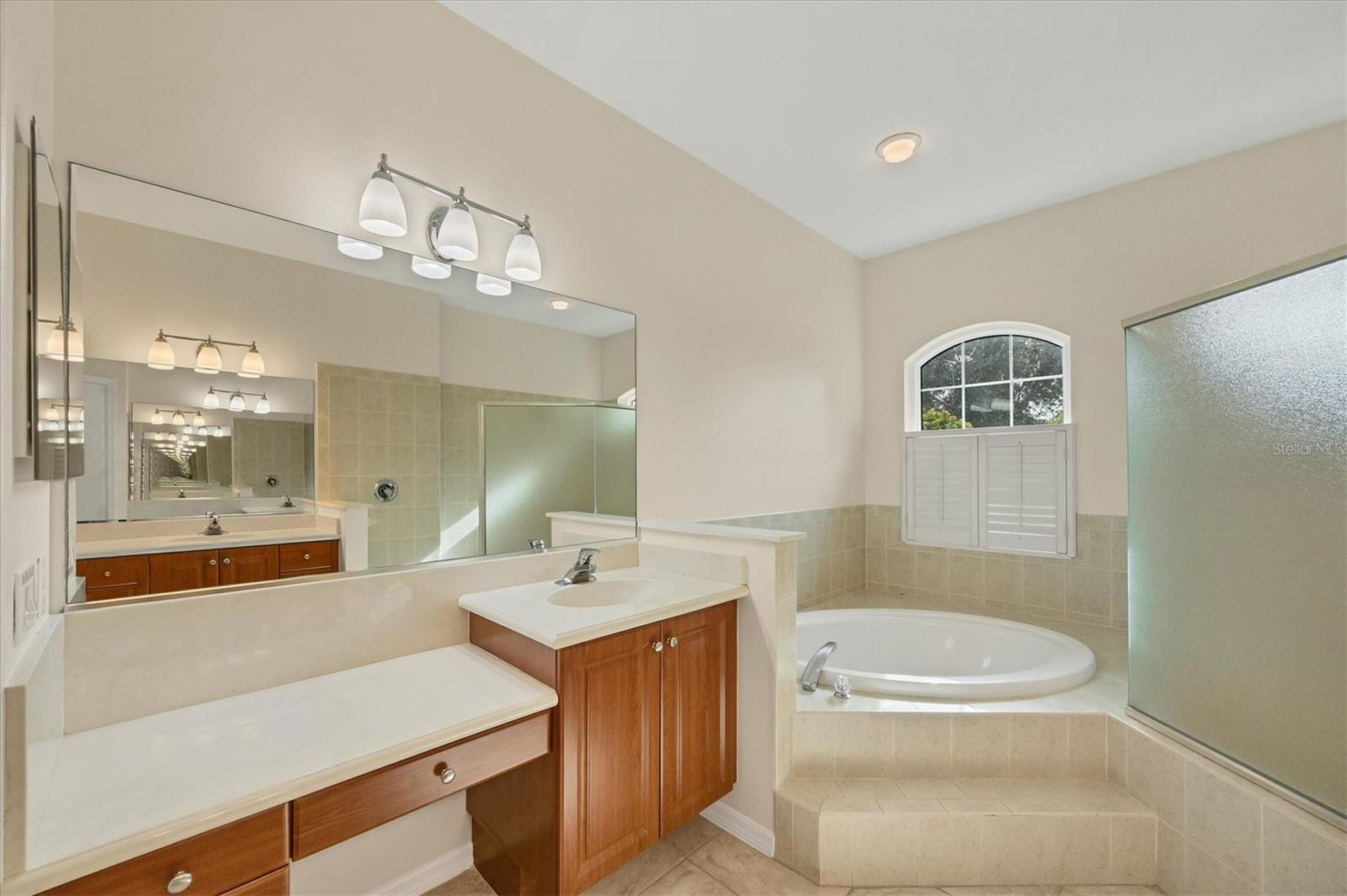 Image 23 of 40 For 327 Park Trace Boulevard