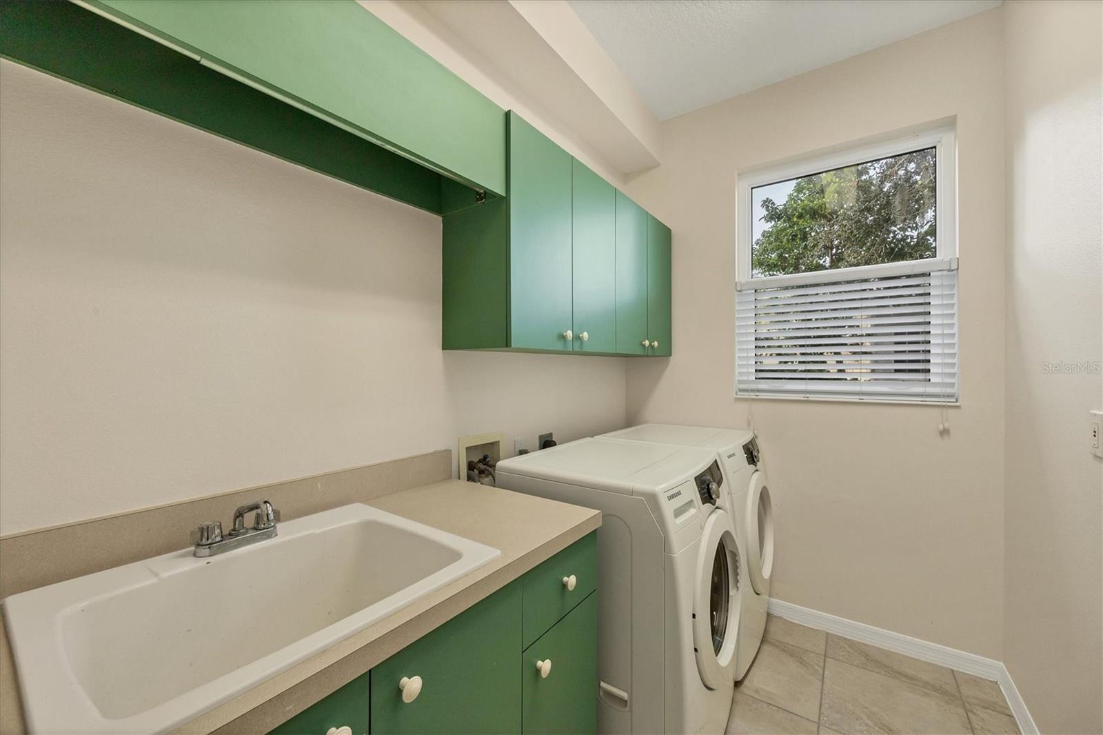 Image 30 of 40 For 327 Park Trace Boulevard