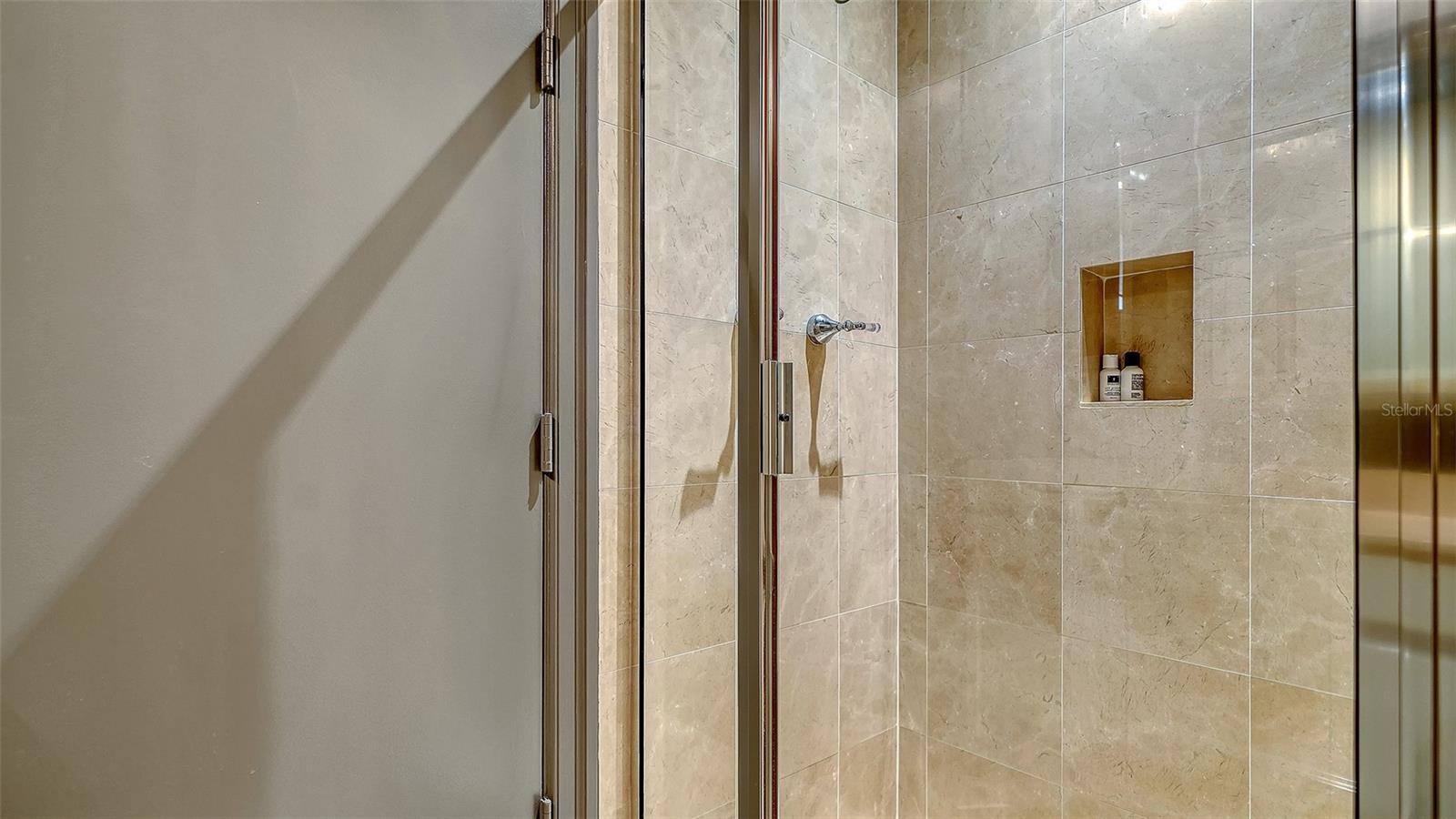 Image 20 of 61 For 415 L Ambiance Drive B202