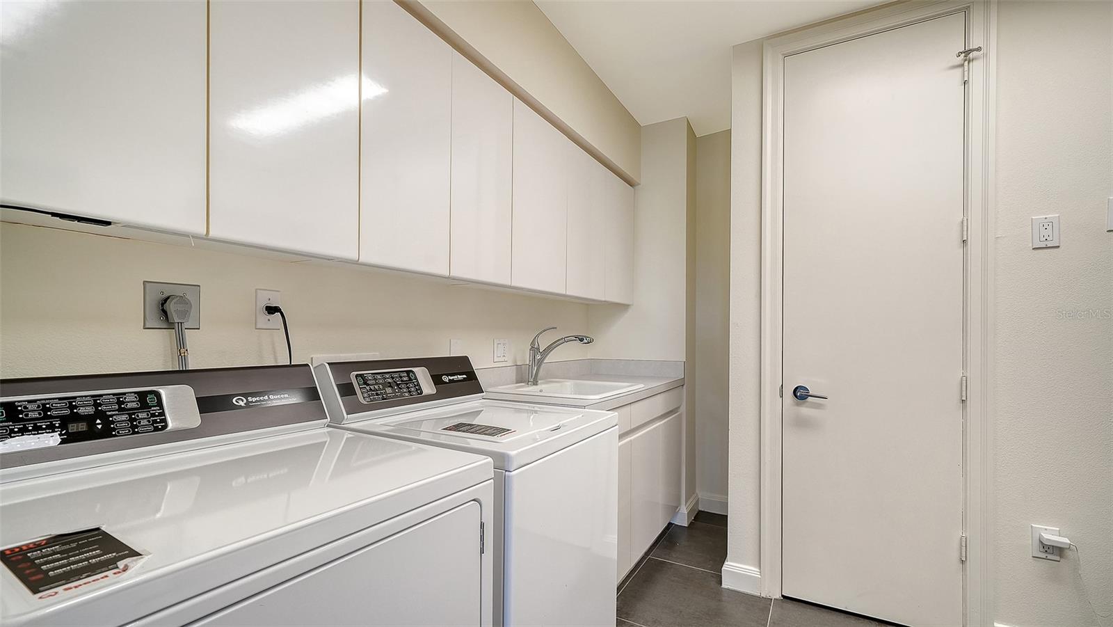 Image 34 of 61 For 415 L Ambiance Drive B202