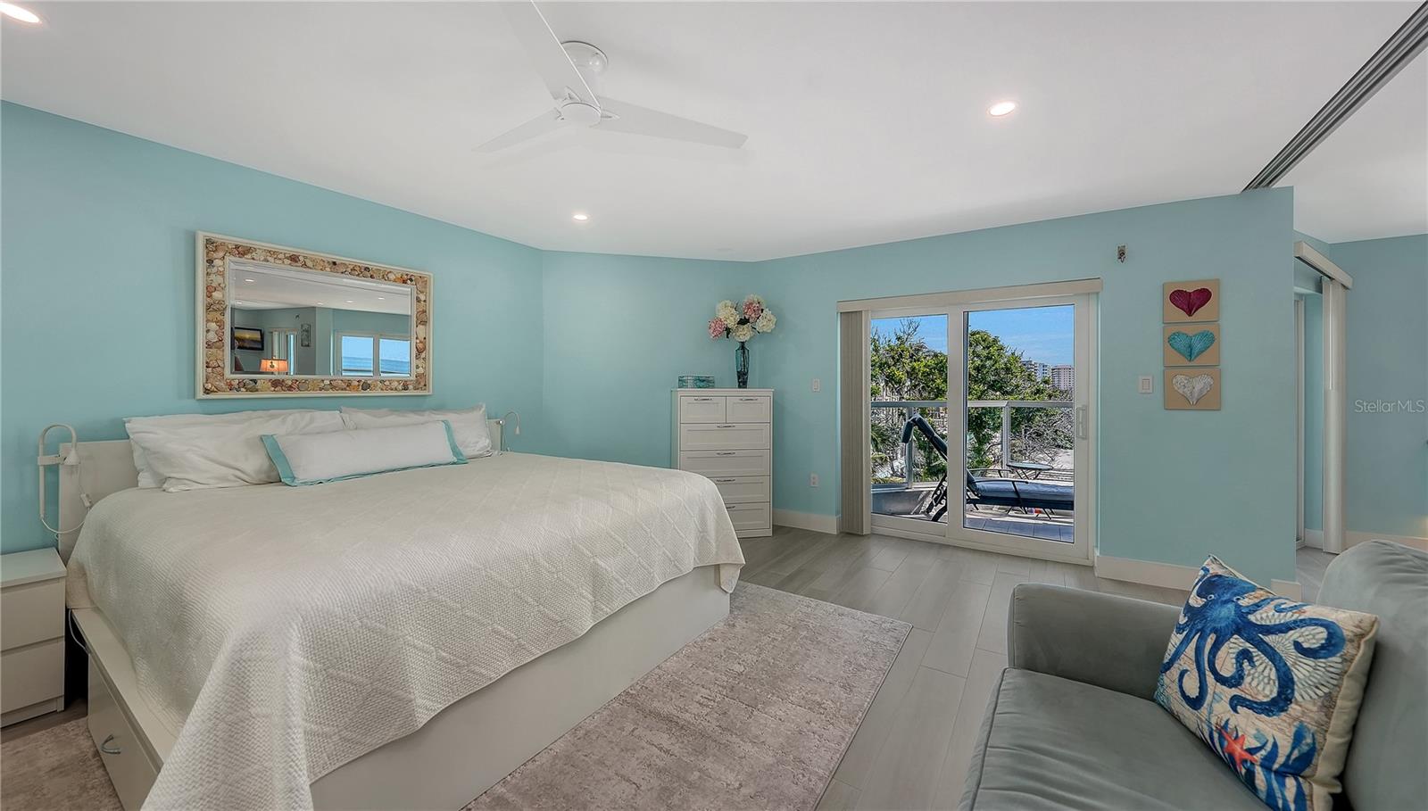 Image 17 of 40 For 1000 Longboat Club Road 402