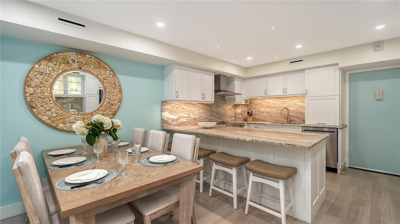 Image 4 of 40 For 1000 Longboat Club Road 402