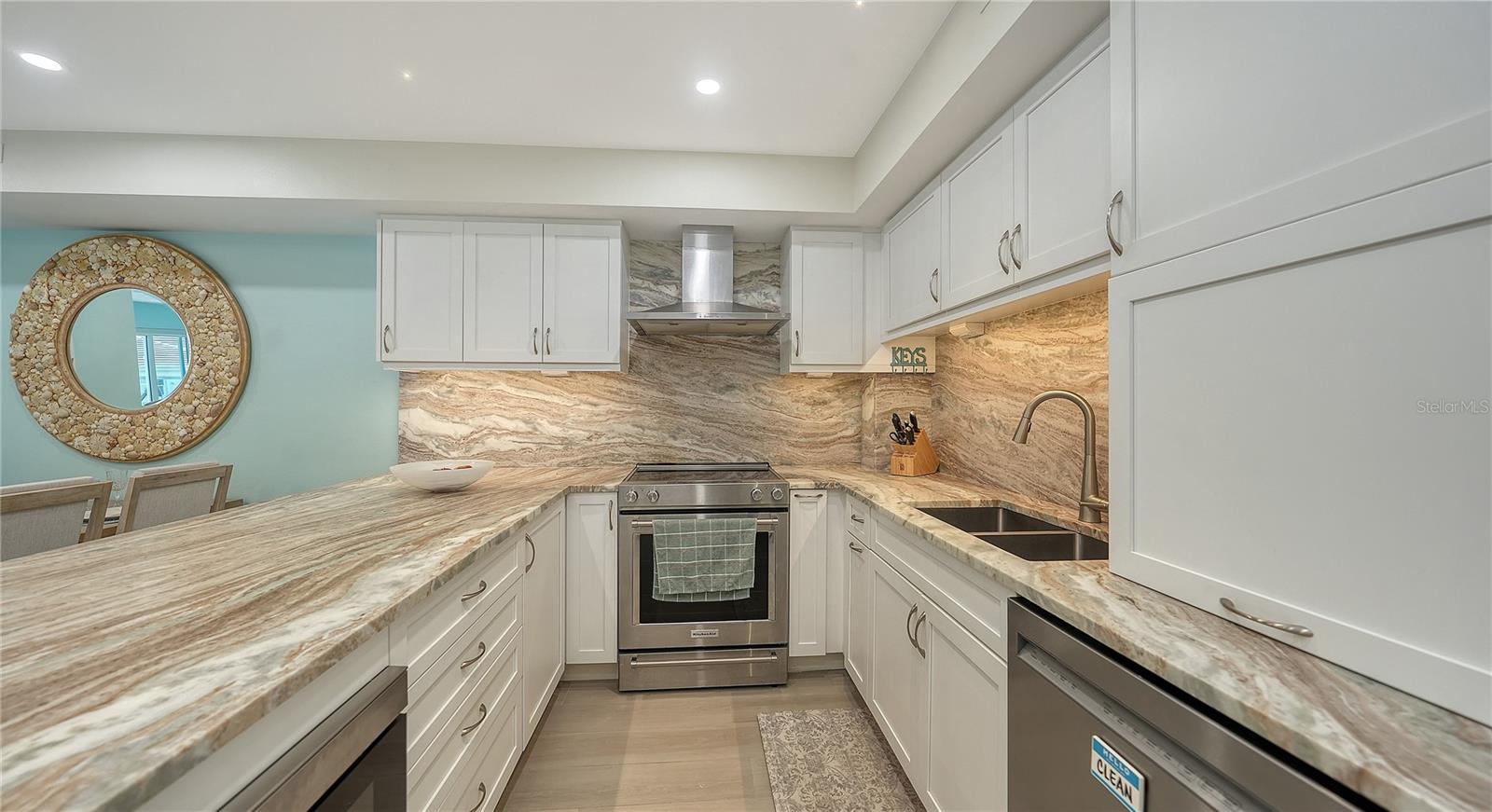 Image 5 of 40 For 1000 Longboat Club Road 402