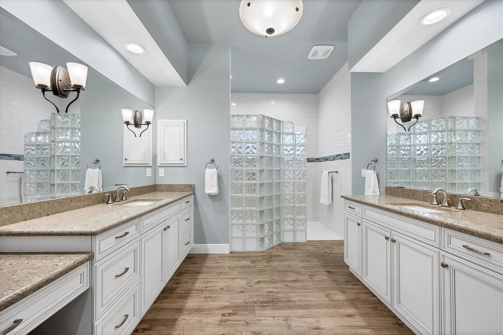 Listing photo id 13 for 19452 Beacon Park Place