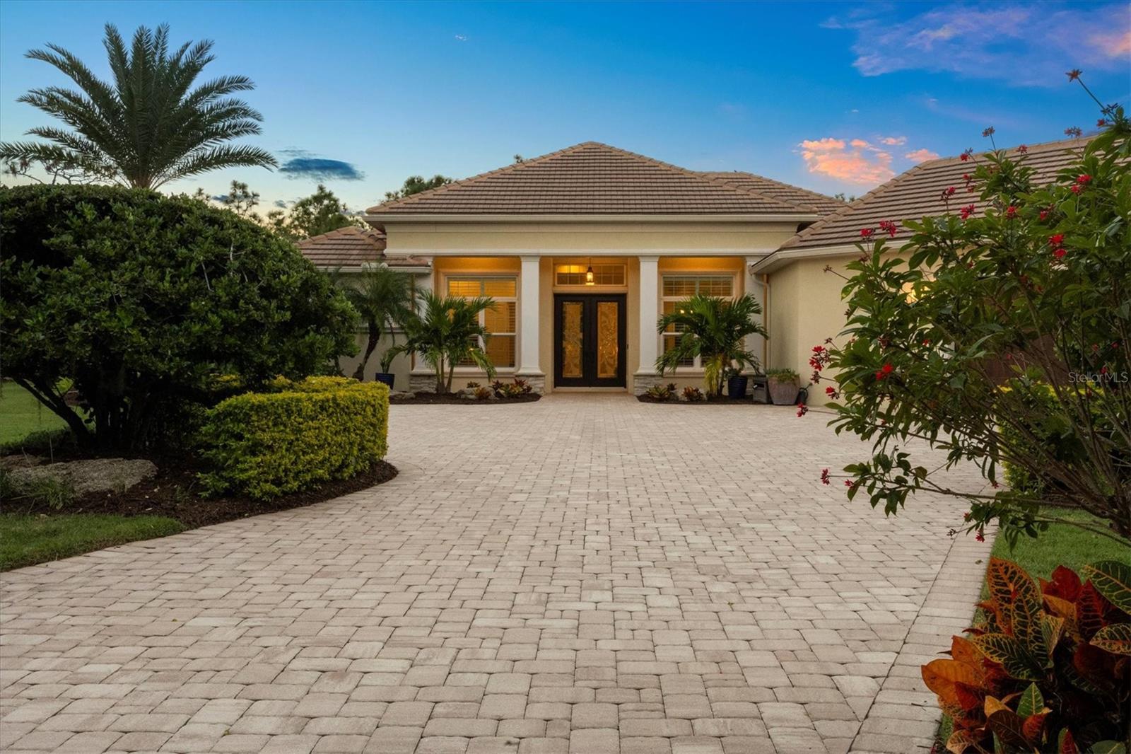 Listing photo id 0 for 19452 Beacon Park Place