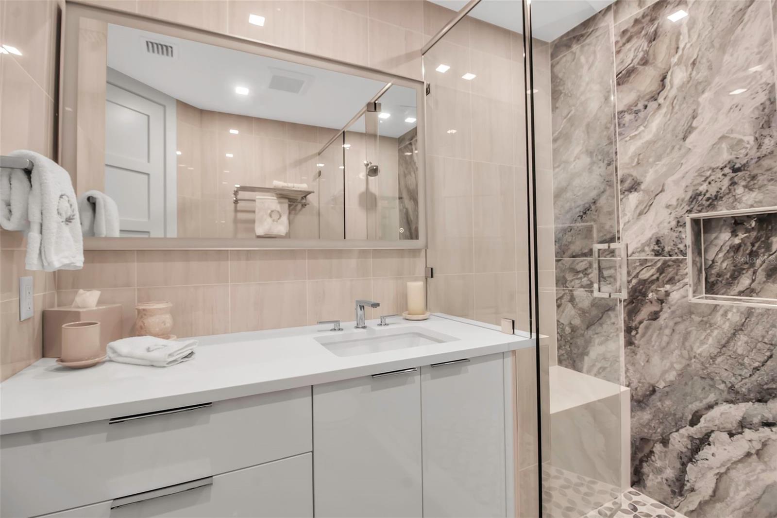 Image 34 of 60 For 415 L Ambiance Drive A801