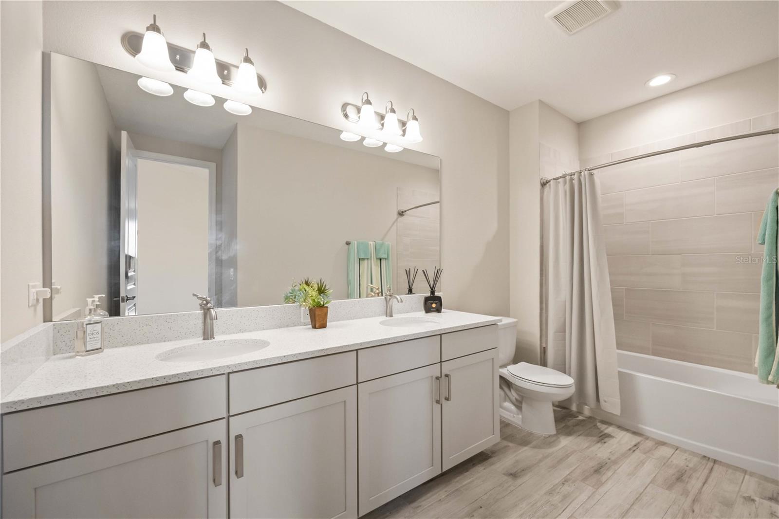 Image 32 of 50 For 2205 Woodleaf Hammock Court