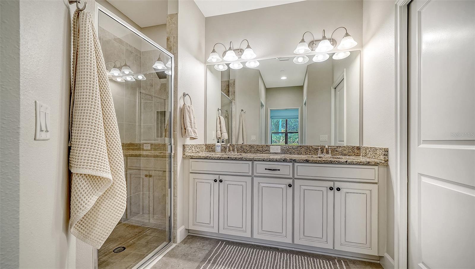 Image 21 of 97 For 13604 Messina Loop 103