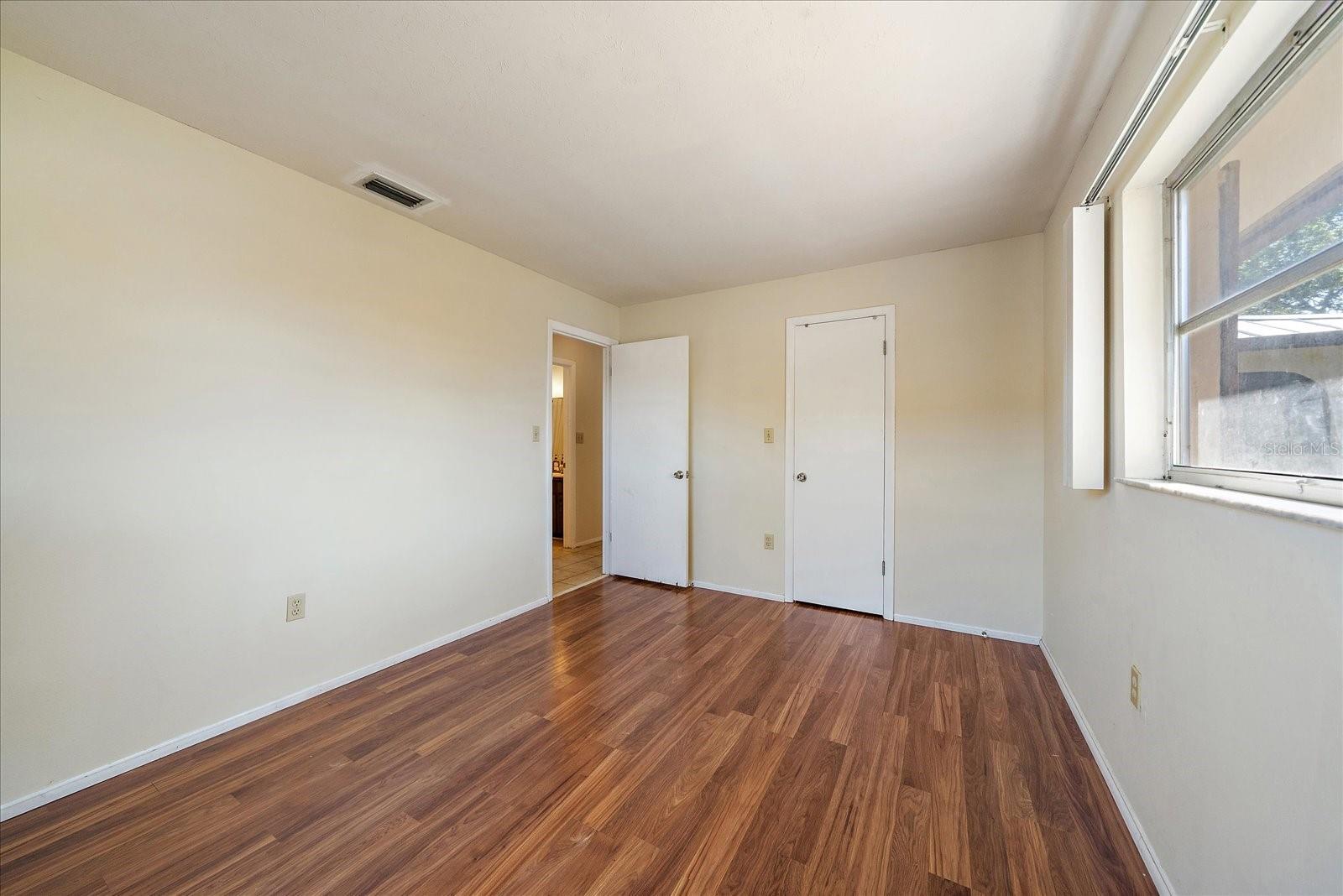 Image 21 of 29 For 5321 Foxwood Drive