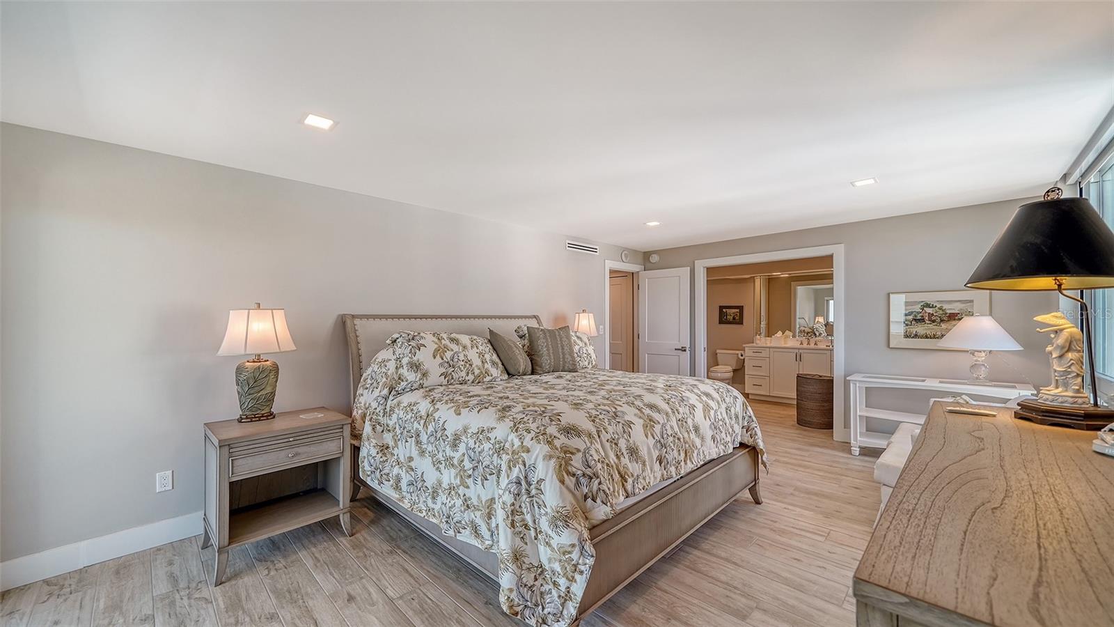 Image 23 of 54 For 2295 Gulf Of Mexico Drive 115s