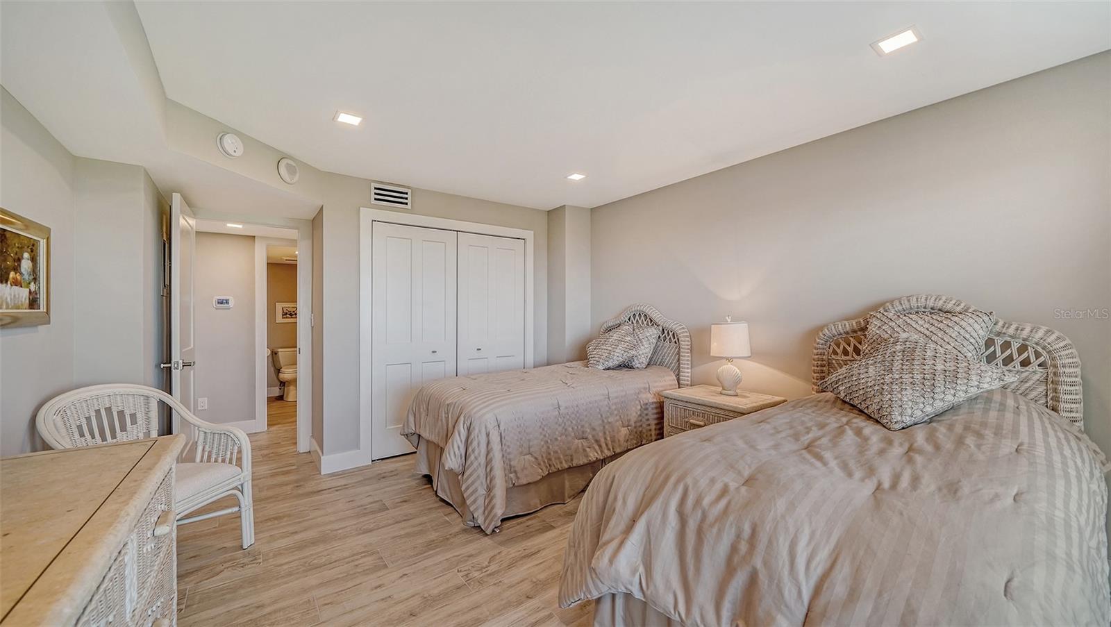 Image 29 of 54 For 2295 Gulf Of Mexico Drive 115s