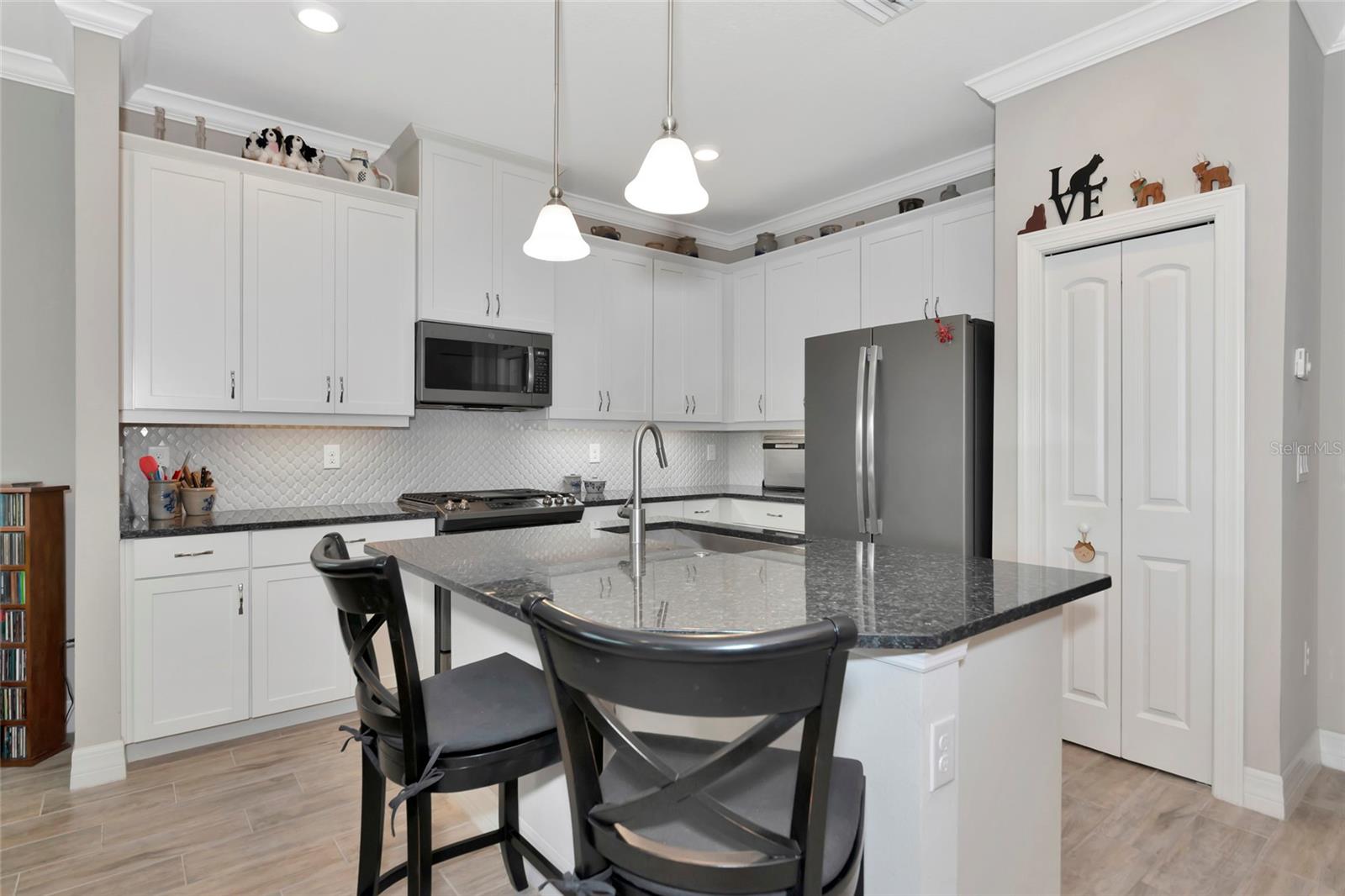 Image 19 of 43 For 6907 Costa Bella Drive