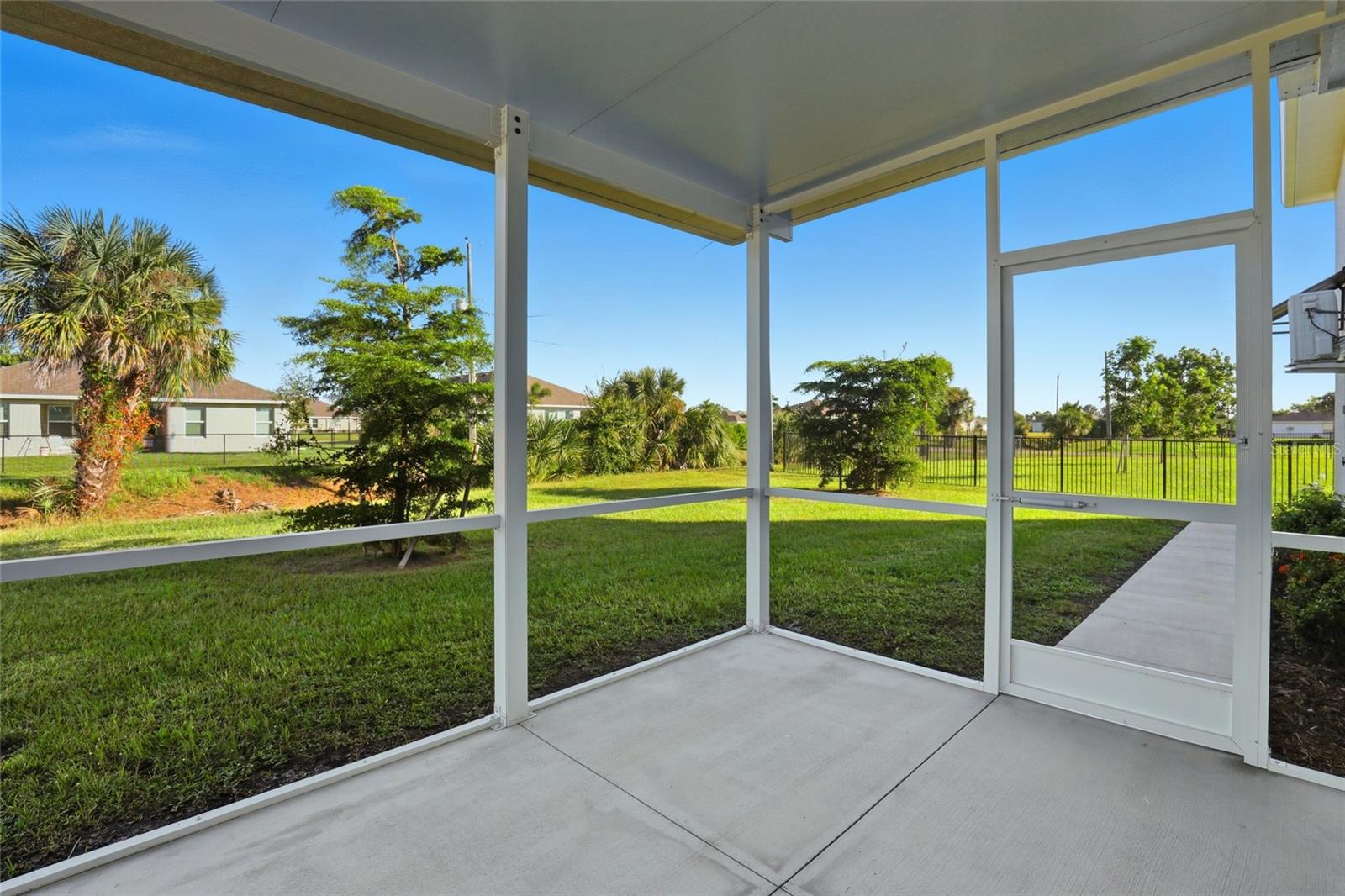 Image 18 of 43 For 25360 Puerta Drive