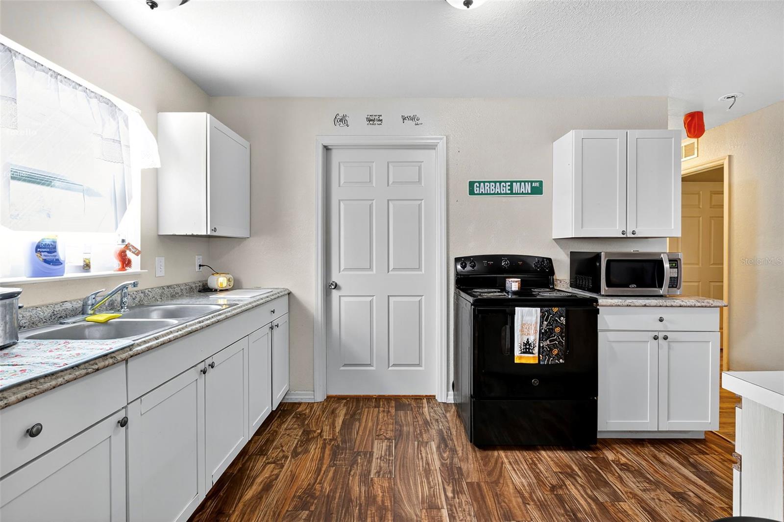 Image 6 of 28 For 1436 Harlem Circle