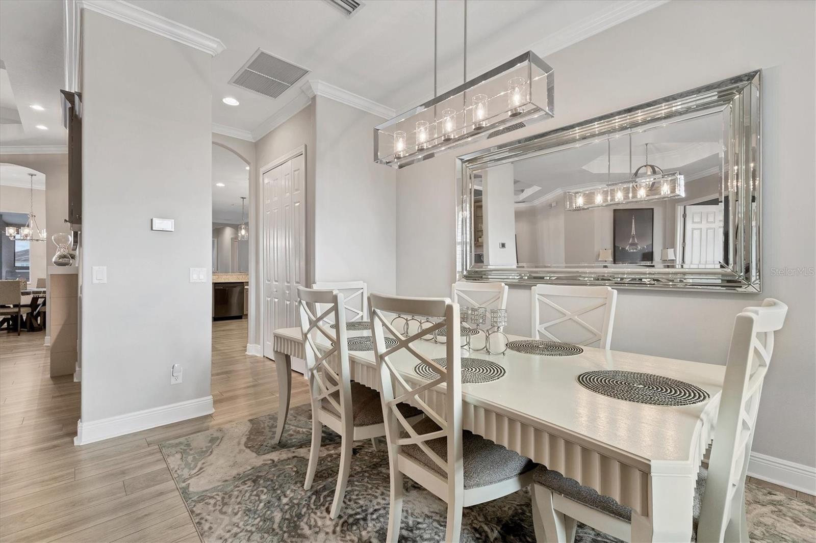 Listing photo id 14 for 6261 Champions Row Street