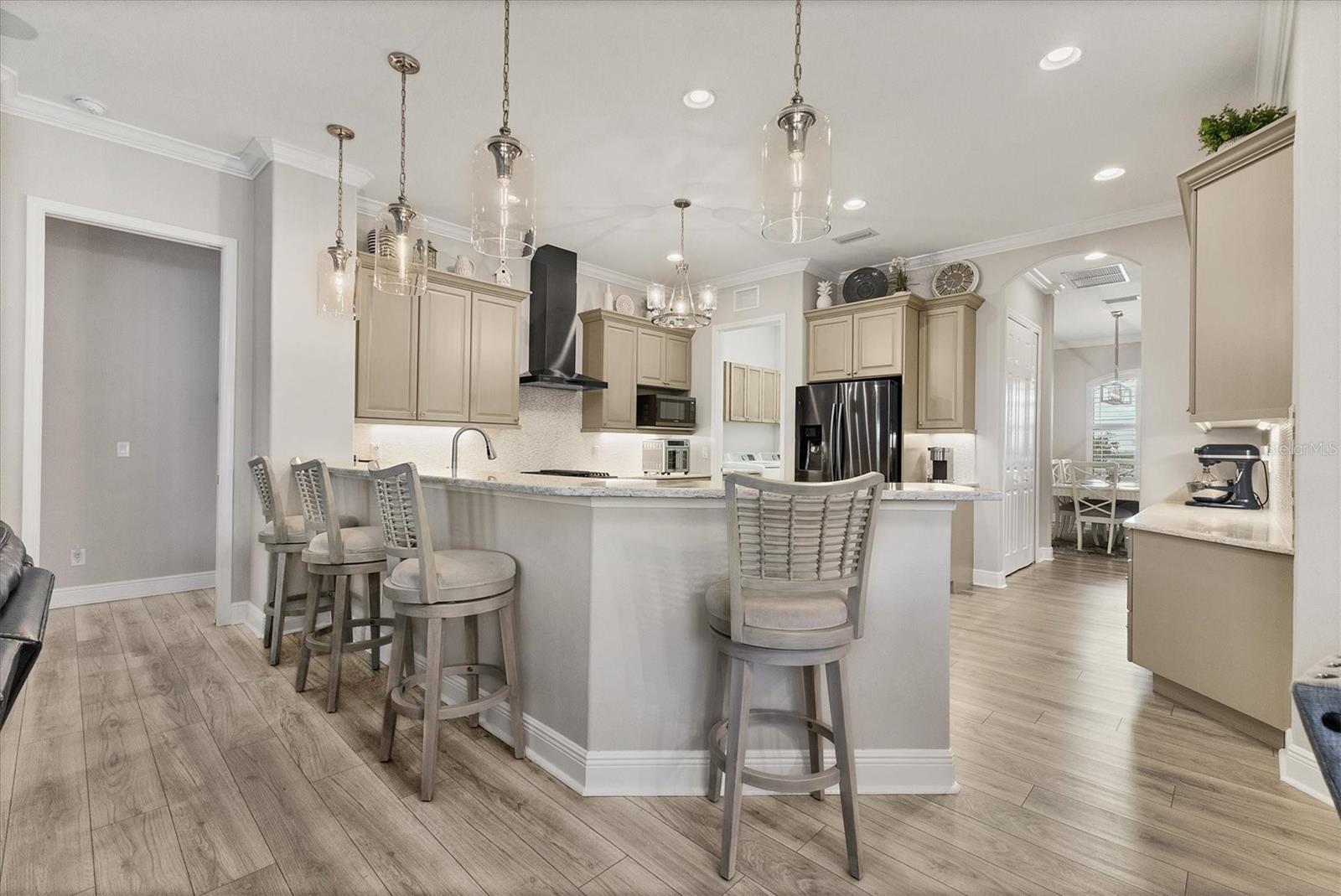 Listing photo id 15 for 6261 Champions Row Street