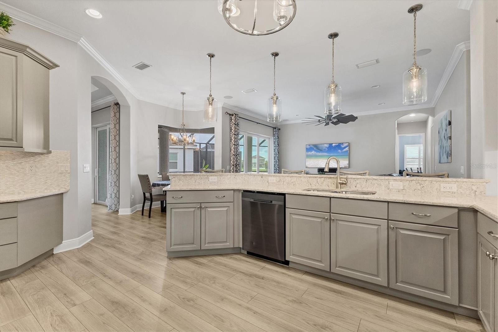 Listing photo id 19 for 6261 Champions Row Street