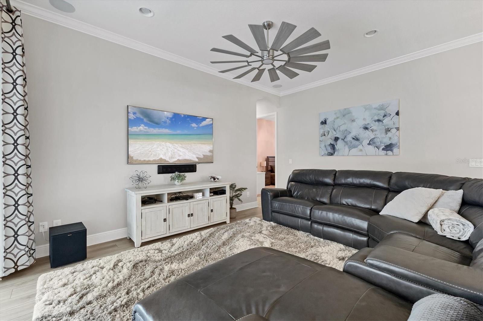 Listing photo id 23 for 6261 Champions Row Street