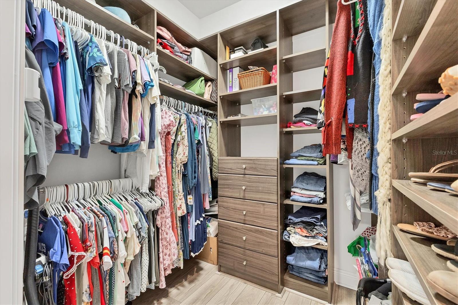 Listing photo id 26 for 6261 Champions Row Street