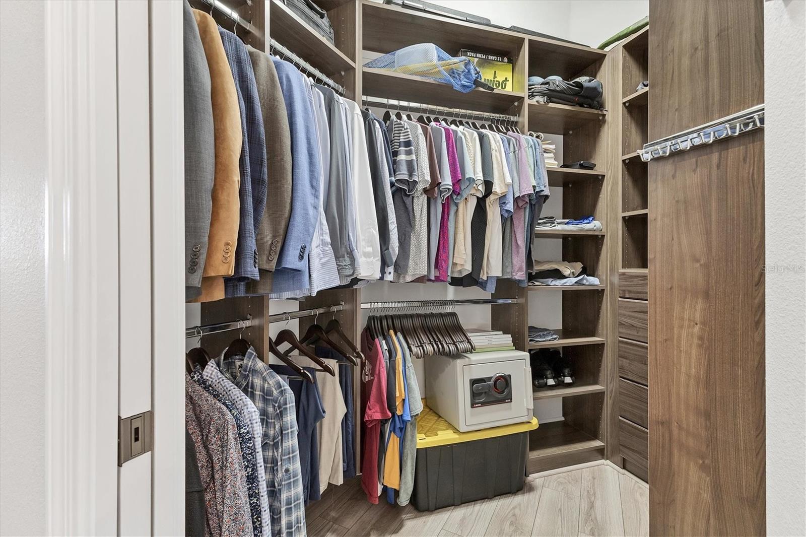 Listing photo id 27 for 6261 Champions Row Street