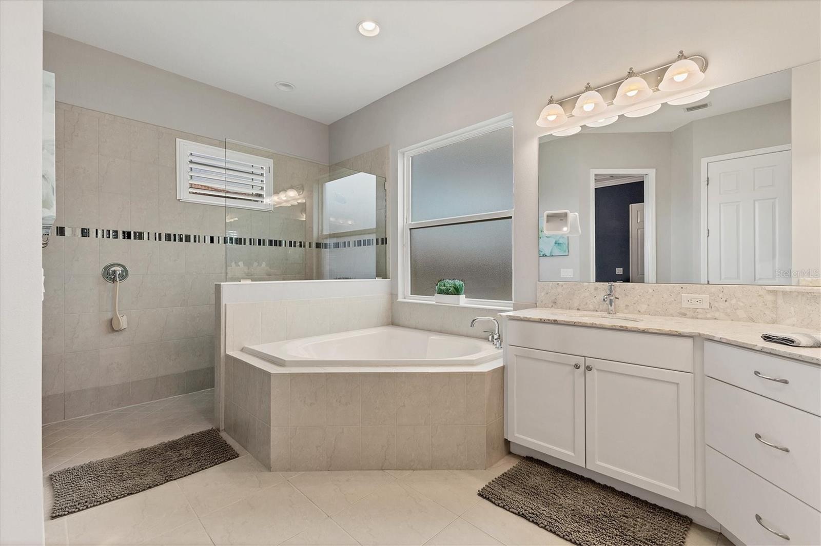 Listing photo id 28 for 6261 Champions Row Street