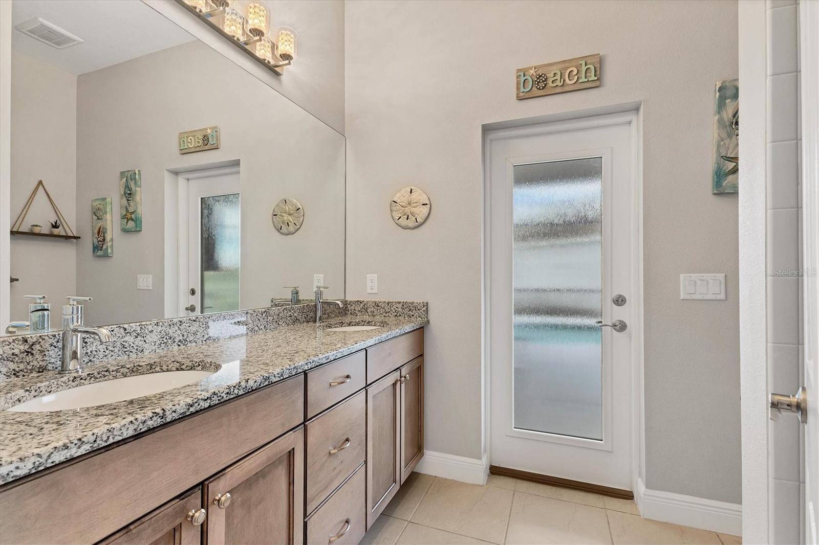 Listing photo id 35 for 6261 Champions Row Street