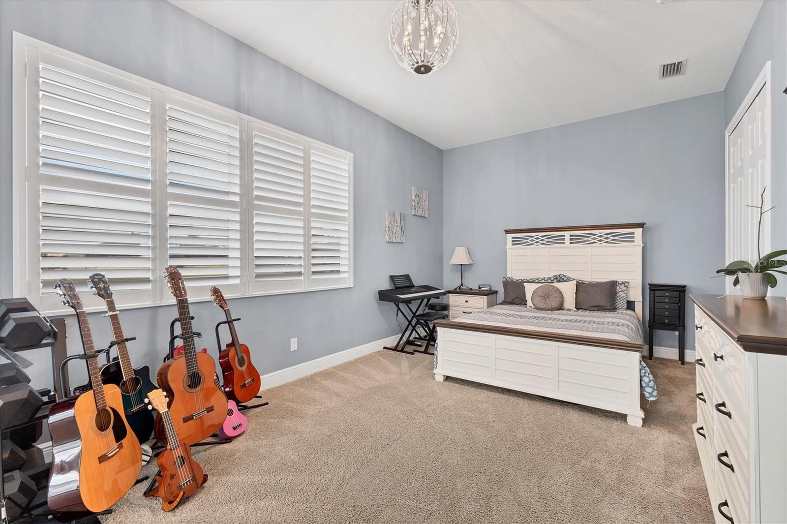 Listing photo id 37 for 6261 Champions Row Street