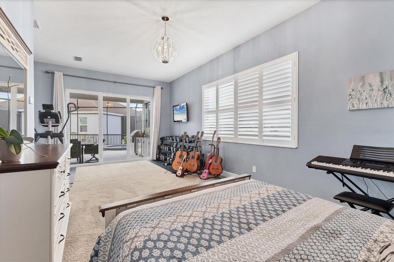 Listing photo id 38 for 6261 Champions Row Street