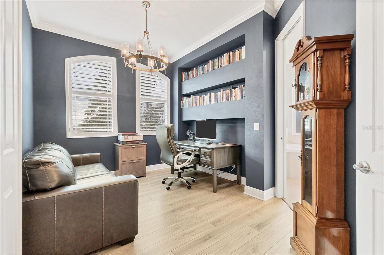 Listing photo id 39 for 6261 Champions Row Street