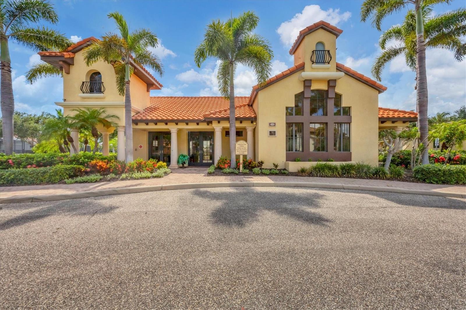 Listing photo id 50 for 6261 Champions Row Street