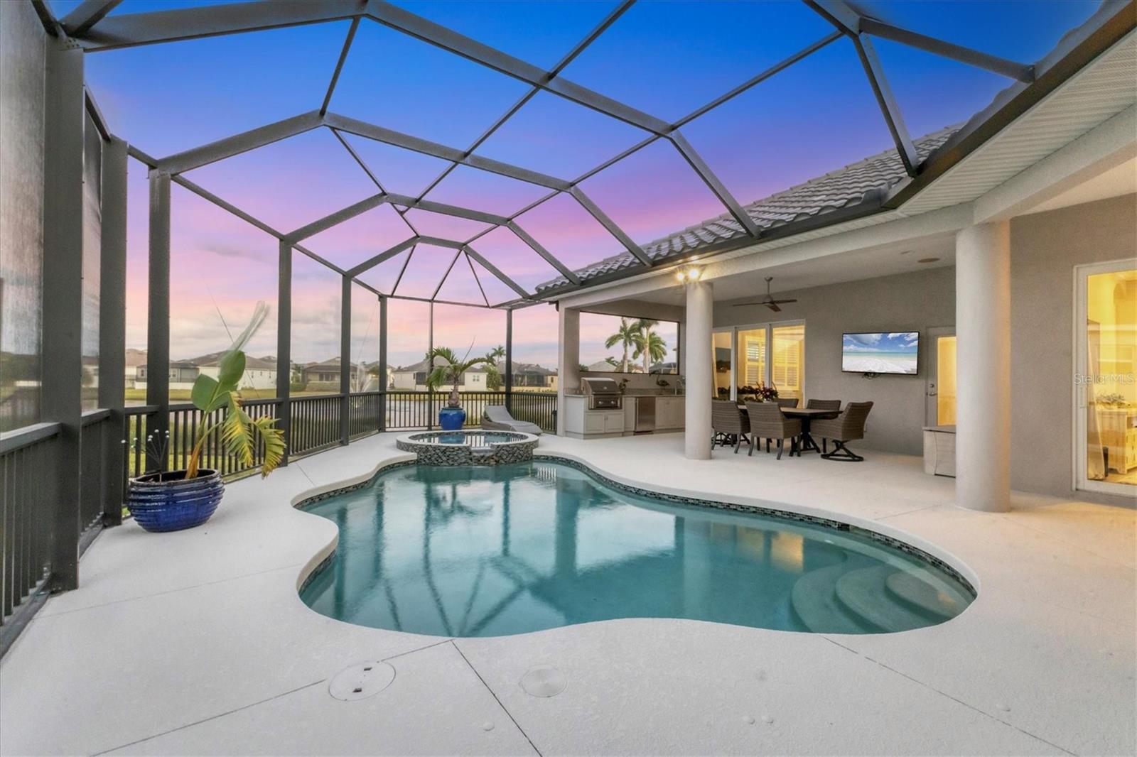 Listing photo id 5 for 6261 Champions Row Street