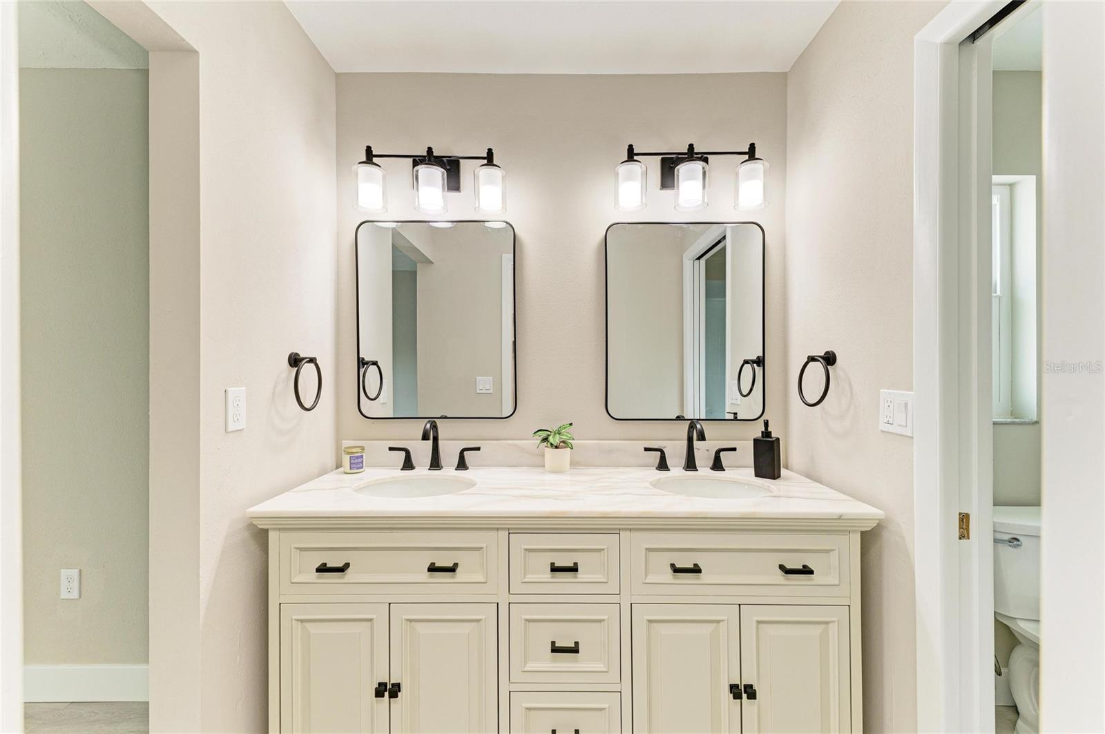 Image 17 of 77 For 3645 Calliandra Drive