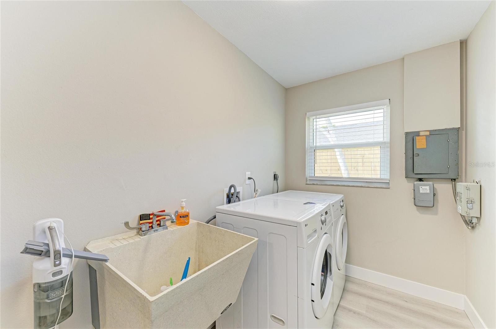 Image 41 of 77 For 3645 Calliandra Drive