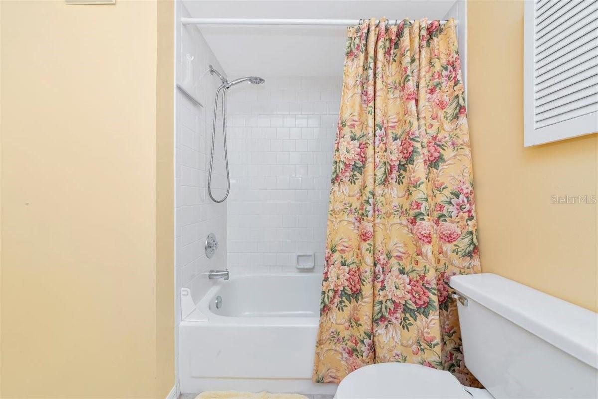 Image 27 of 56 For 841 Audubon Drive 841