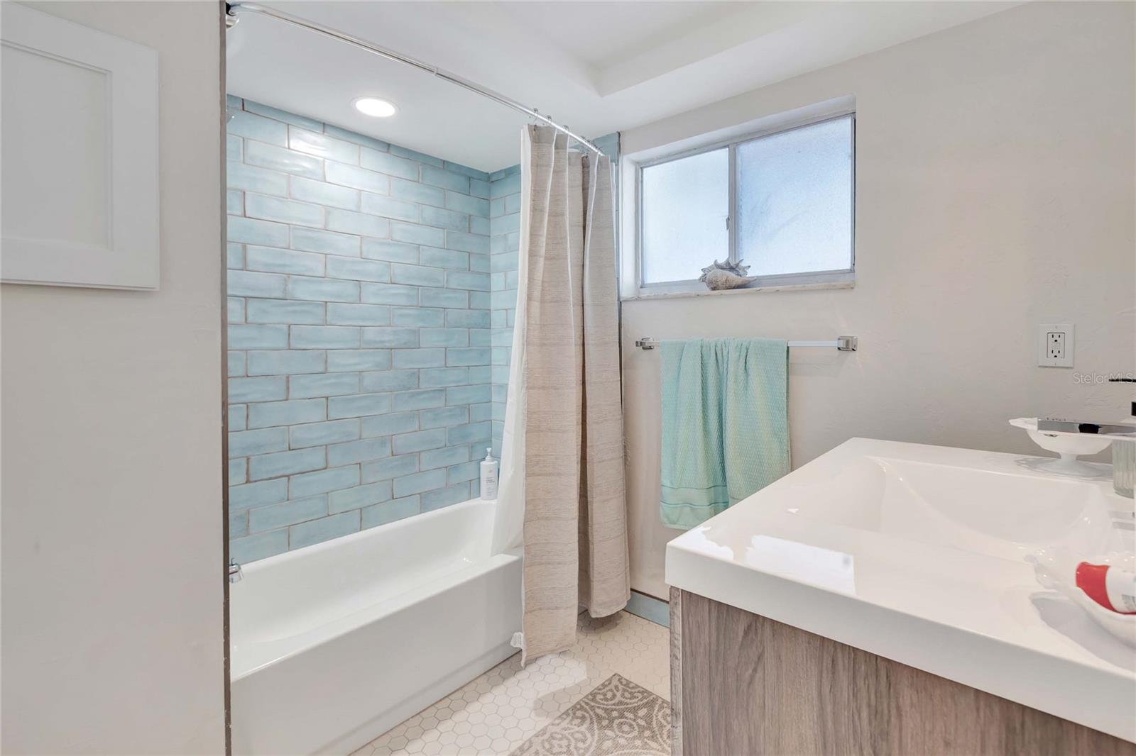 Image 25 of 53 For 3755 School Avenue 47