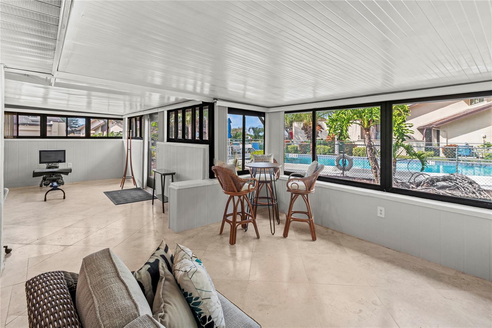 Image 22 of 64 For 4641 La Jolla Drive