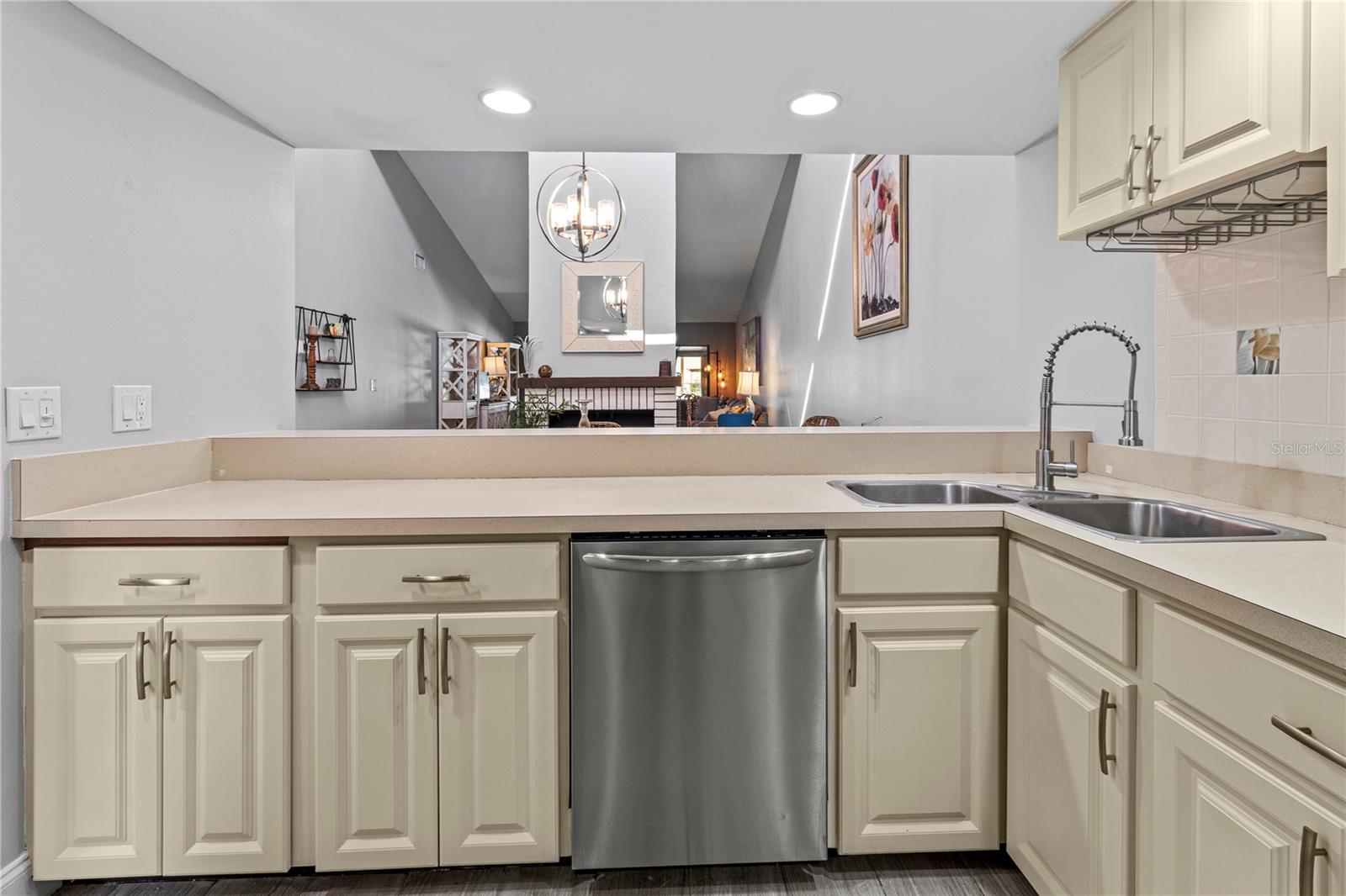 Image 4 of 64 For 4641 La Jolla Drive