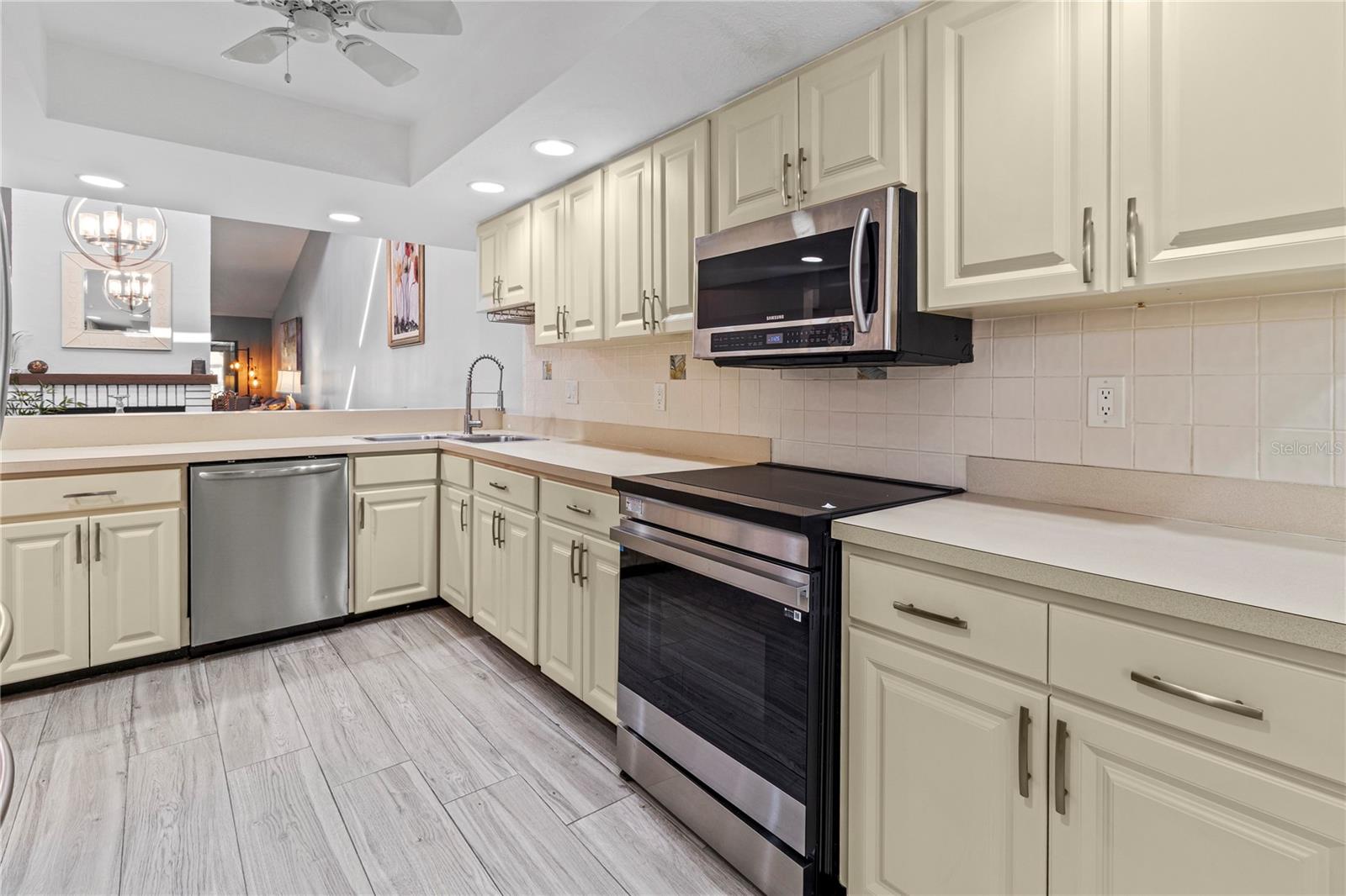 Image 6 of 64 For 4641 La Jolla Drive