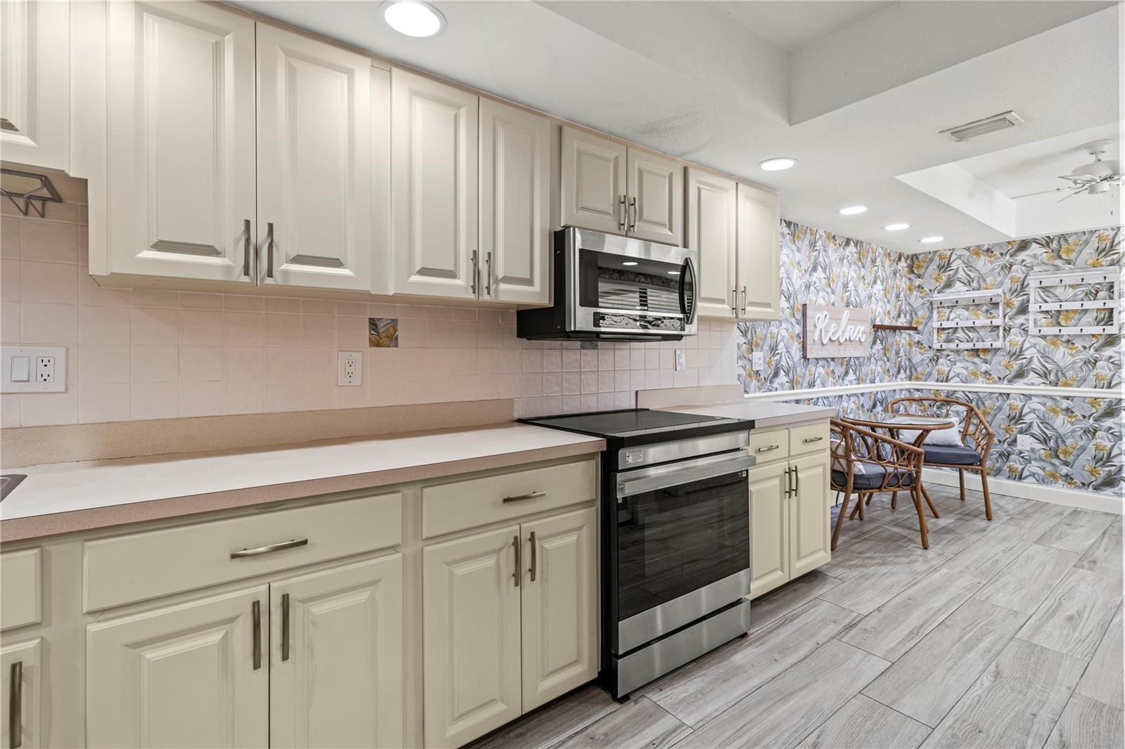 Image 8 of 64 For 4641 La Jolla Drive