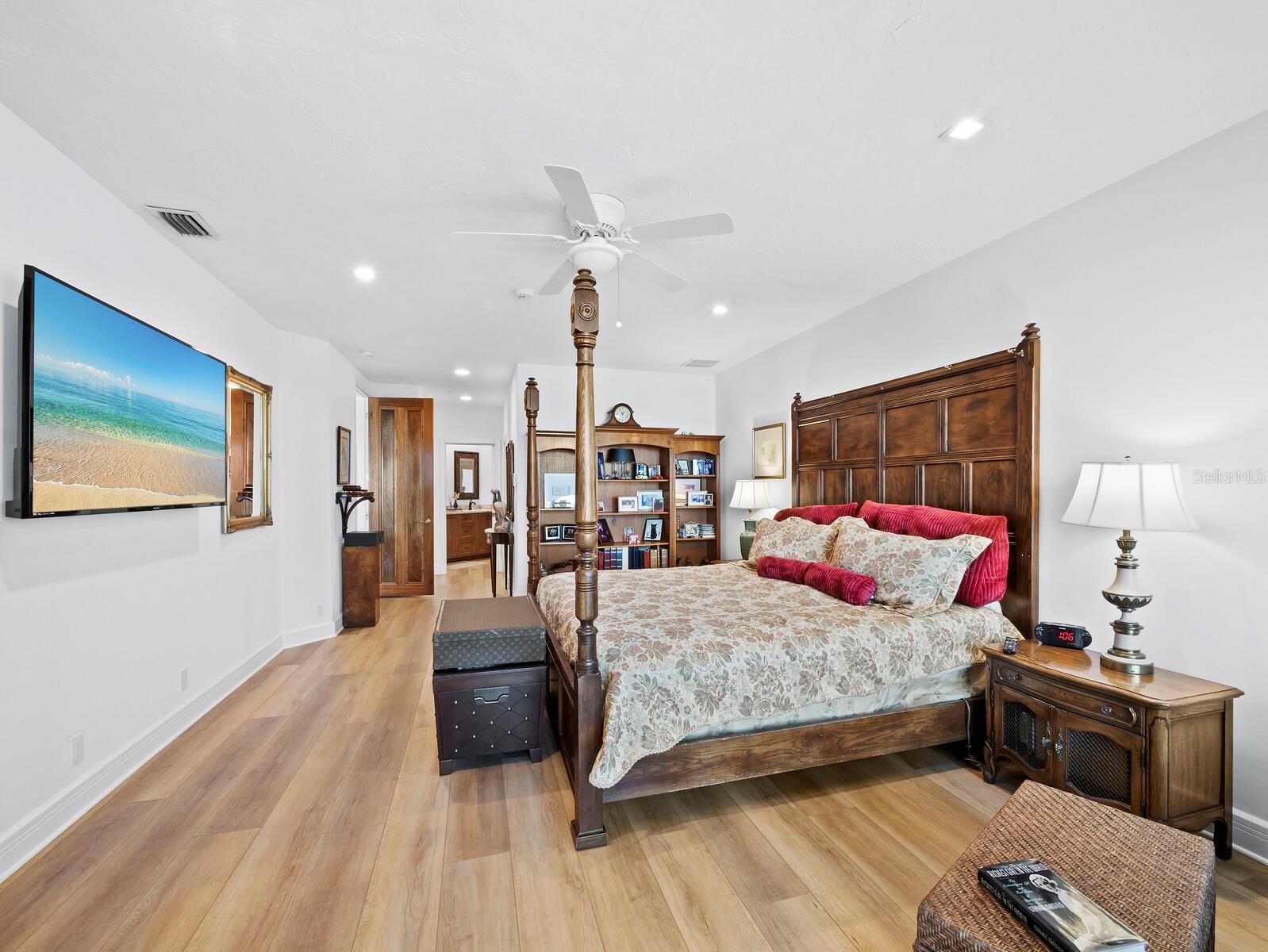 Image 24 of 50 For 340 Gulf Of Mexico Drive 112