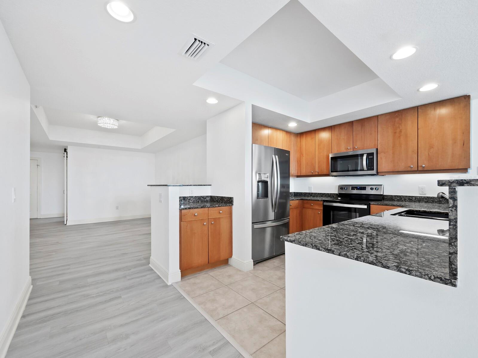 Image 22 of 74 For 800 Tamiami Trail 307