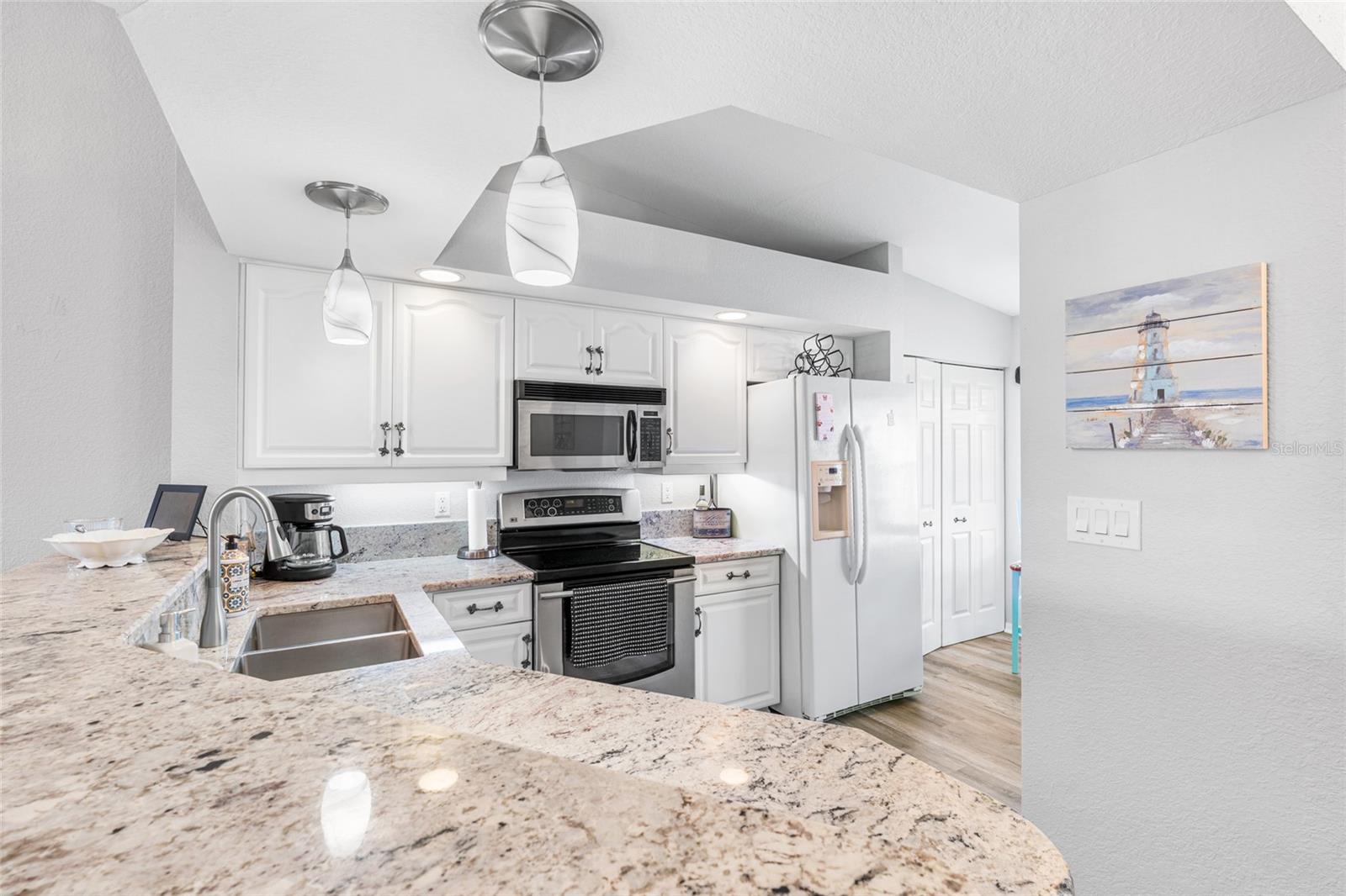 Image 11 of 50 For 5725 Greenwood Avenue 2203