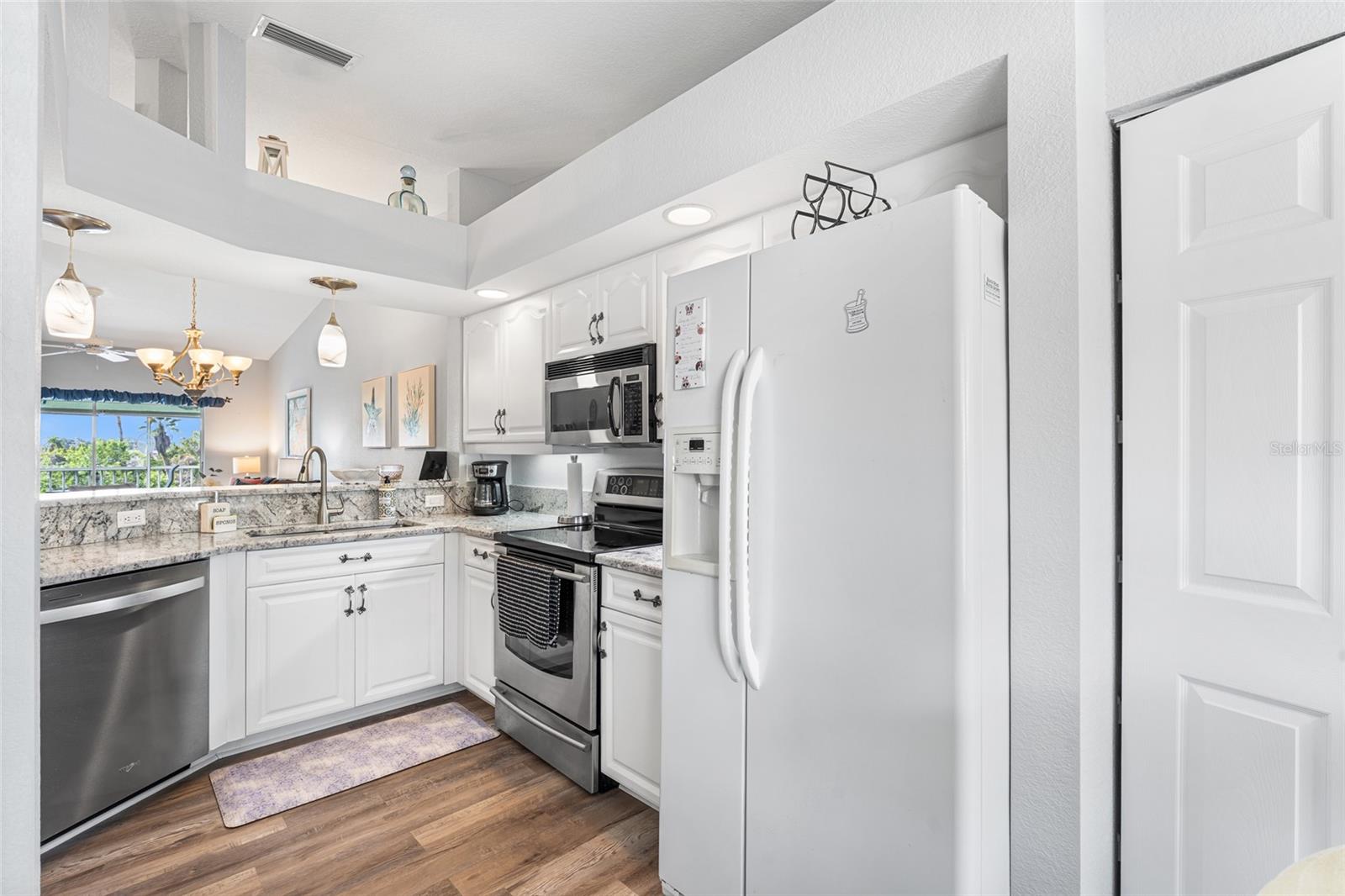 Image 14 of 50 For 5725 Greenwood Avenue 2203