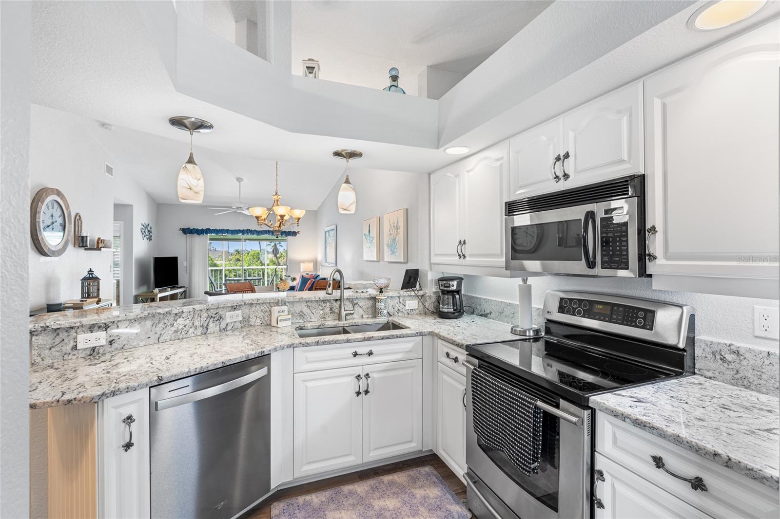 Image 15 of 50 For 5725 Greenwood Avenue 2203