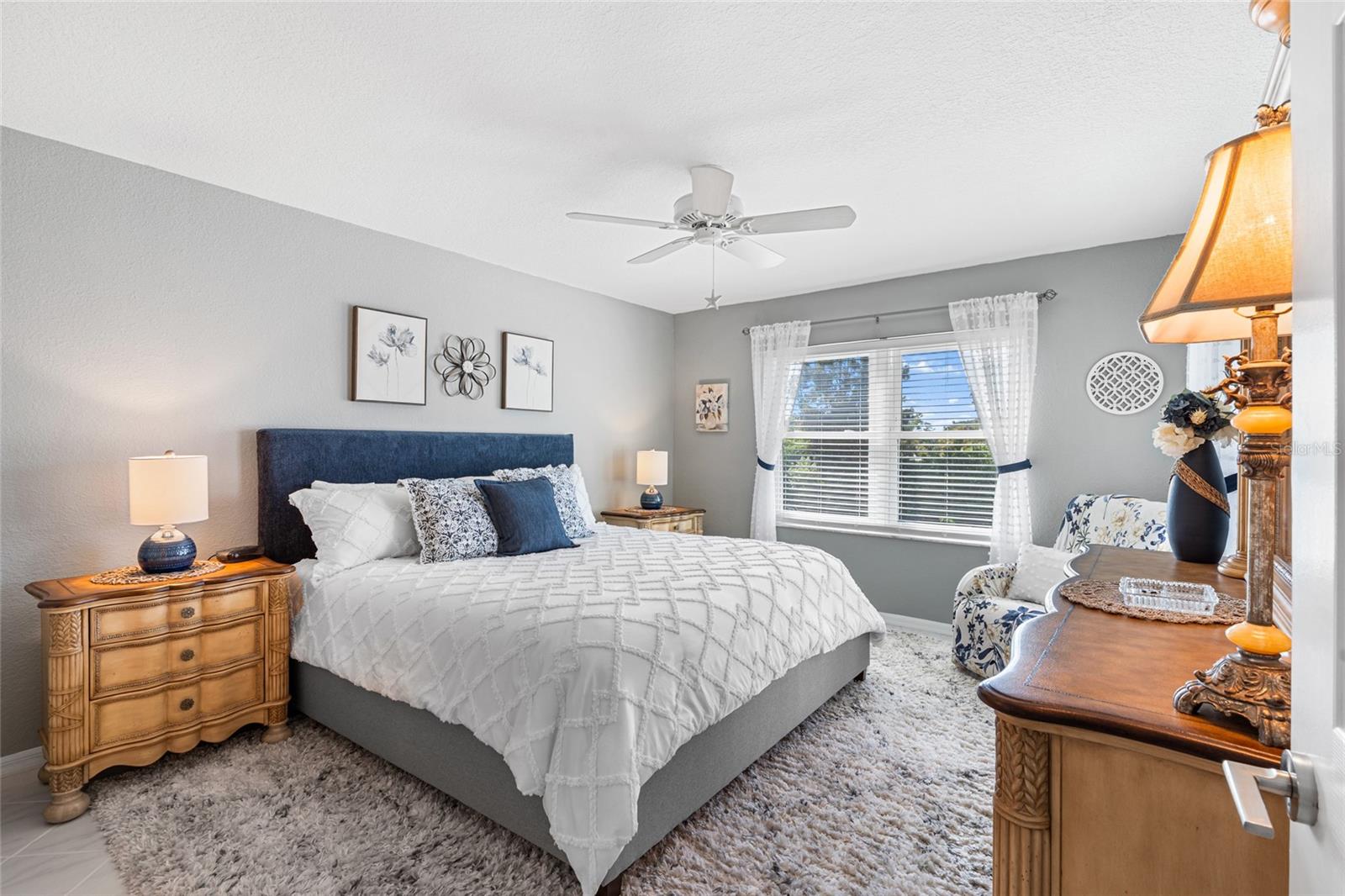 Image 23 of 50 For 5725 Greenwood Avenue 2203