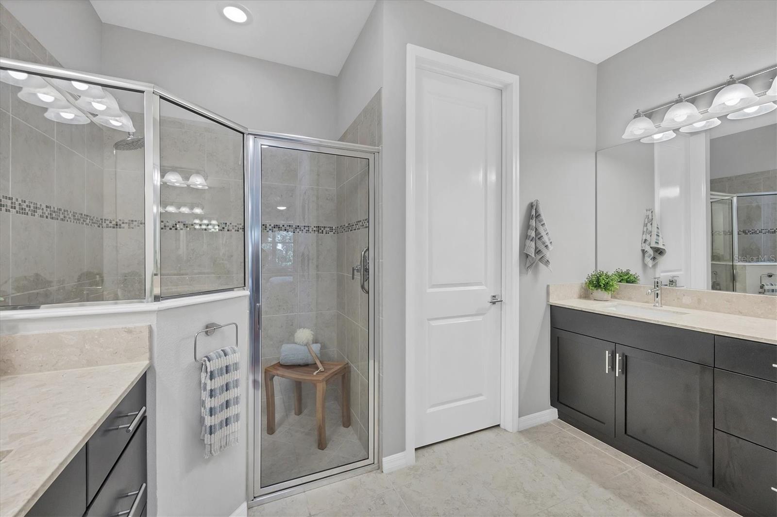 Image 18 of 39 For 2985 Trustee Avenue