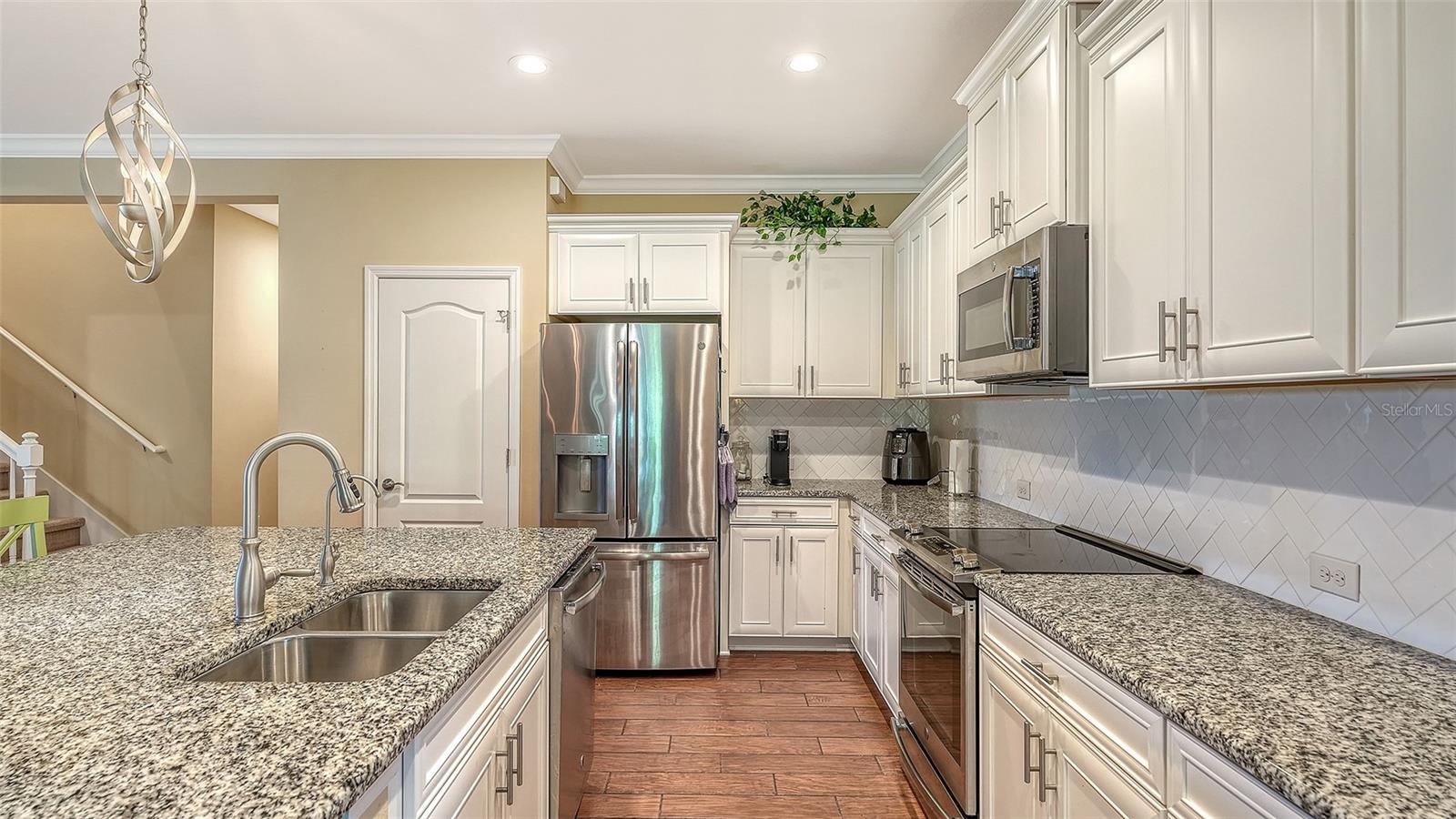 Image 14 of 54 For 1121 Thornbury Drive