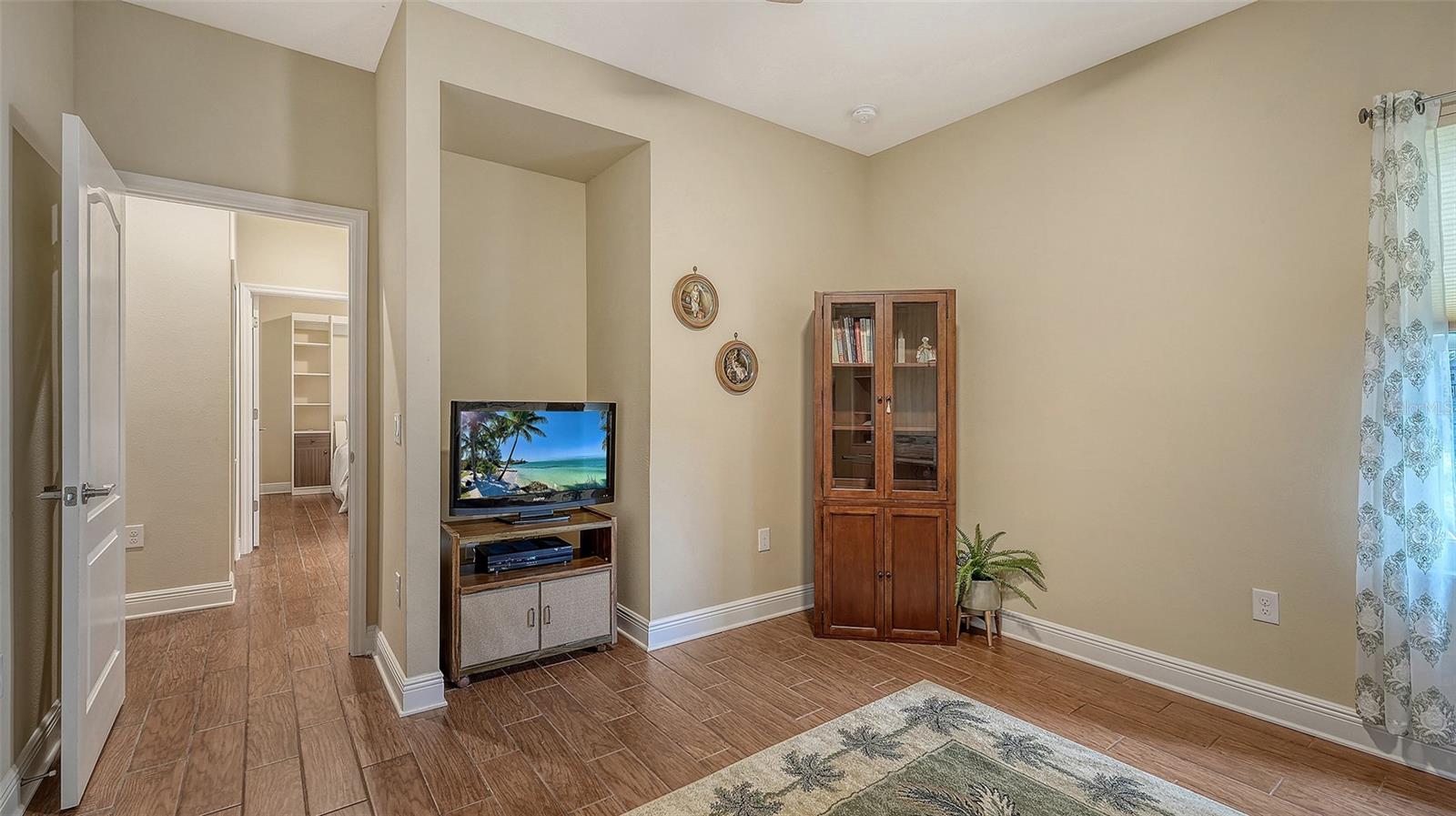 Image 26 of 54 For 1121 Thornbury Drive